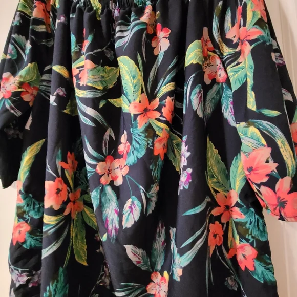 A hint of Blush off shoulders dress size 2X - Picture 2 of 7